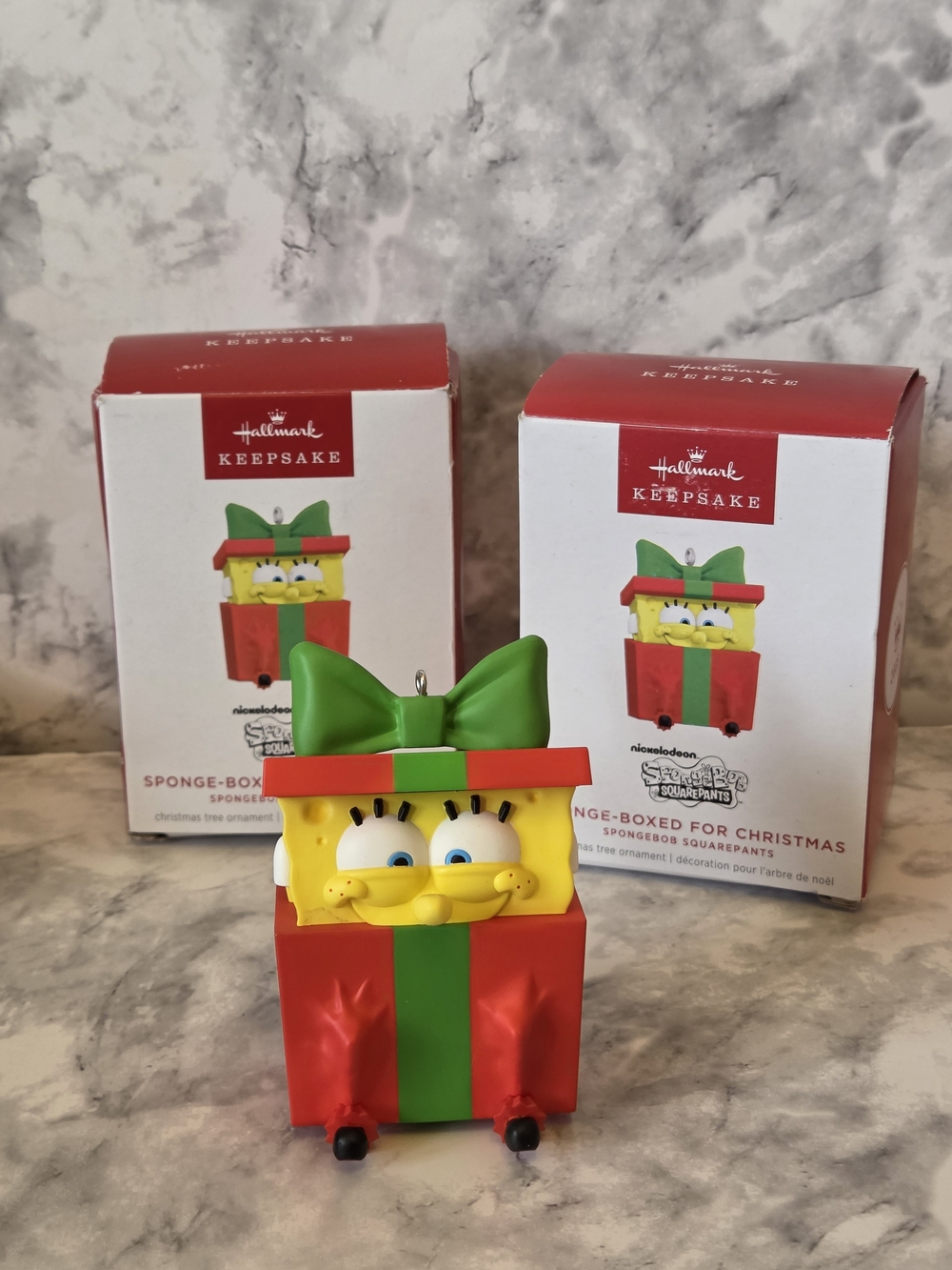Hallmark Keepsakek 2025 - SpongeBob SquarePants Red, Green Gift Ornament